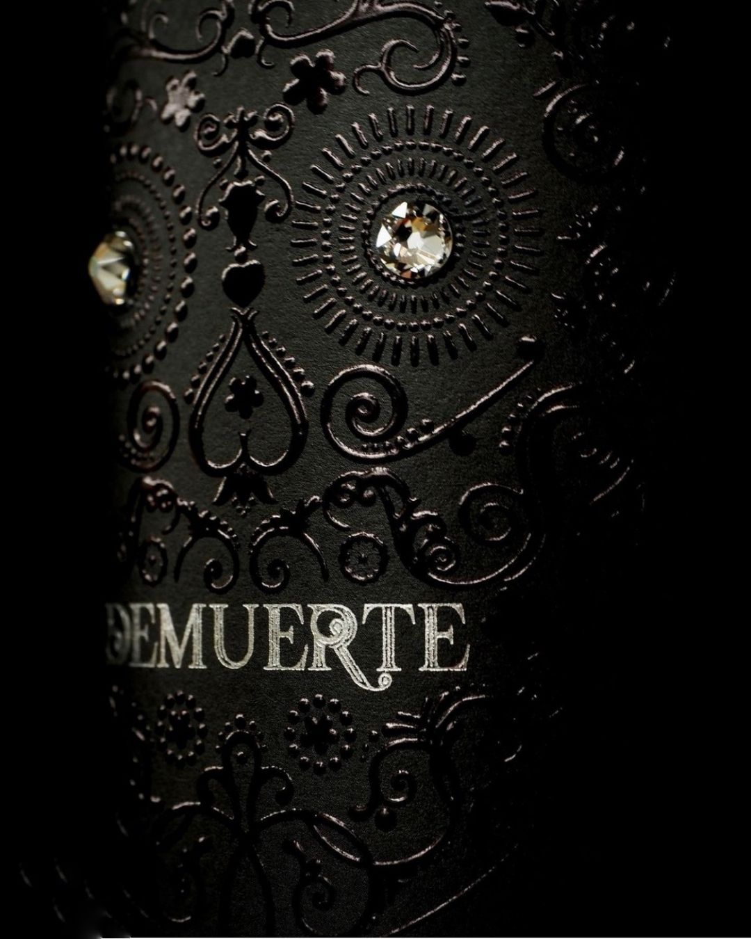 ¿Por qué es importante la etiqueta de una botella de vino en la elección del consumidor?